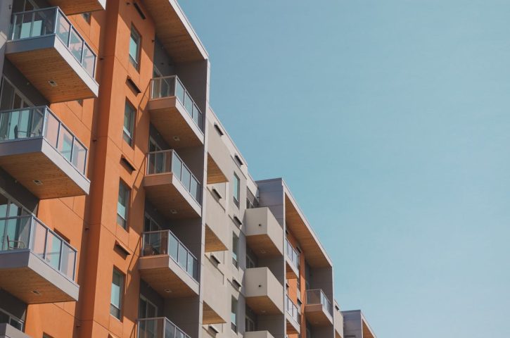 Merită să cumperi apartament vara aceasta? Ce trebuie să urmărești în 2026